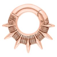 Maori Spikes Ohrgewichte in Roségold Ohrgewicht aus Roségold mit Maori Spikes Design auf weißem Hintergrund
