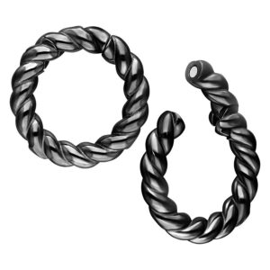 Pesas para orejas negras trenzadas de acero quirúrgico sobre fondo blanco