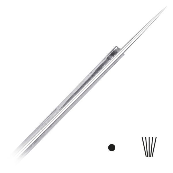 Silberne Tattoonadel aus Chirurgenstahl auf weißem Hintergrund
