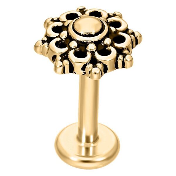Labret dorado con diseño de mandala, de acero quirúrgico, sobre fondo blanco