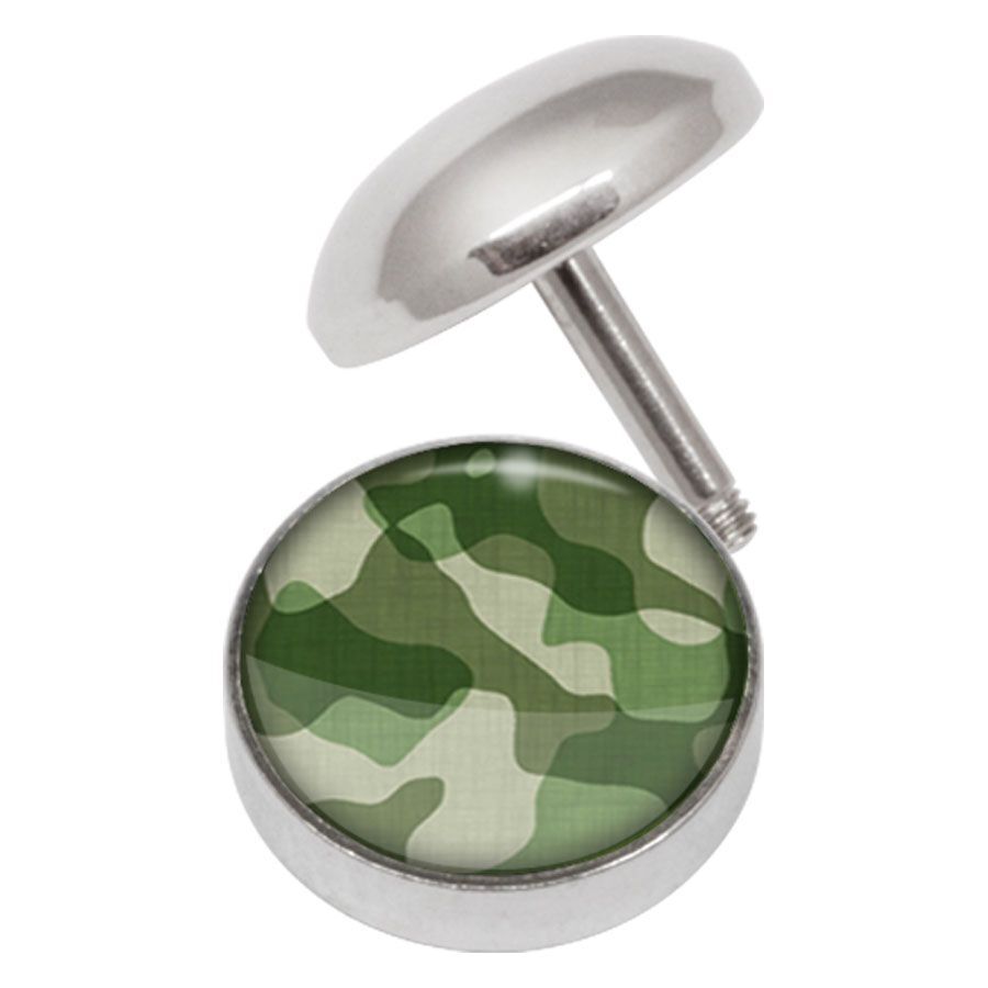 Silberner Camouflage Fake Plug aus Chirurgenstahl Silberner Fake Plug mit grünem Camouflage-Muster auf weißem Hintergrund