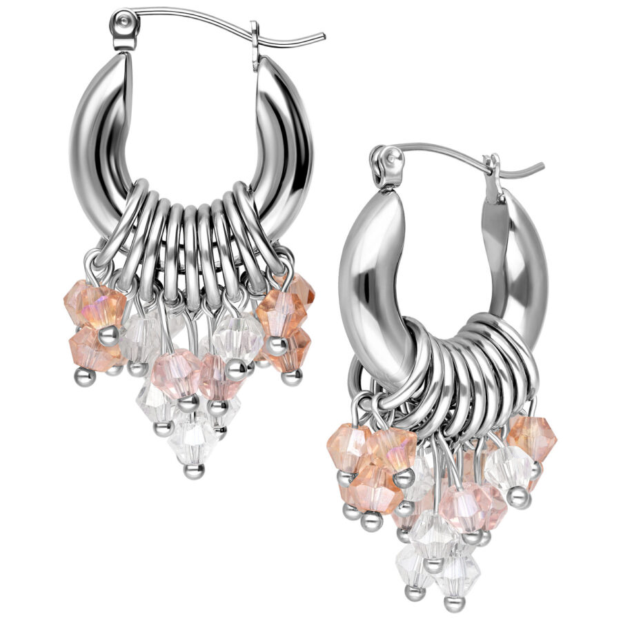 Aros plateados con colgantes de cristal rosa y claro sobre fondo blanco