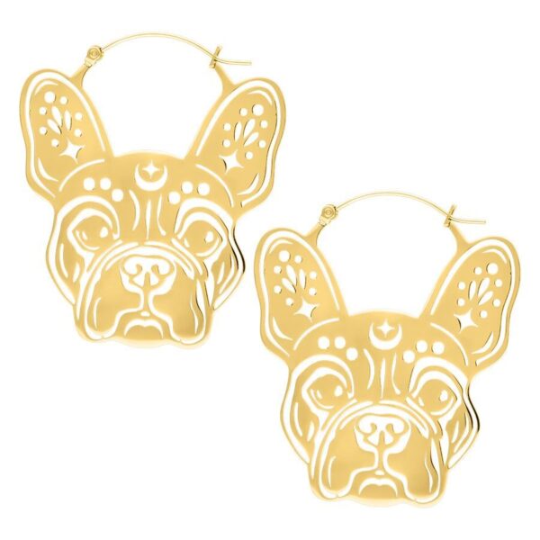 Pendientes Bulldog Hoops dorados de acero quirúrgico sobre fondo blanco