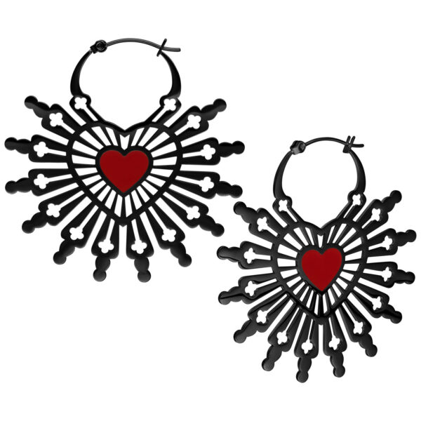Aros Sacred Heart negros de acero quirúrgico con diseño de corazón sobre fondo blanco