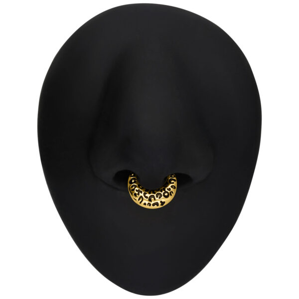 Clicker de Septum dorado con diseño de leopardo sobre fondo negro