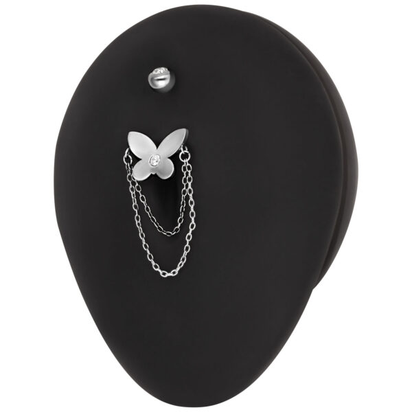 Bananabell plateado con mariposa y cadenas sobre fondo negro