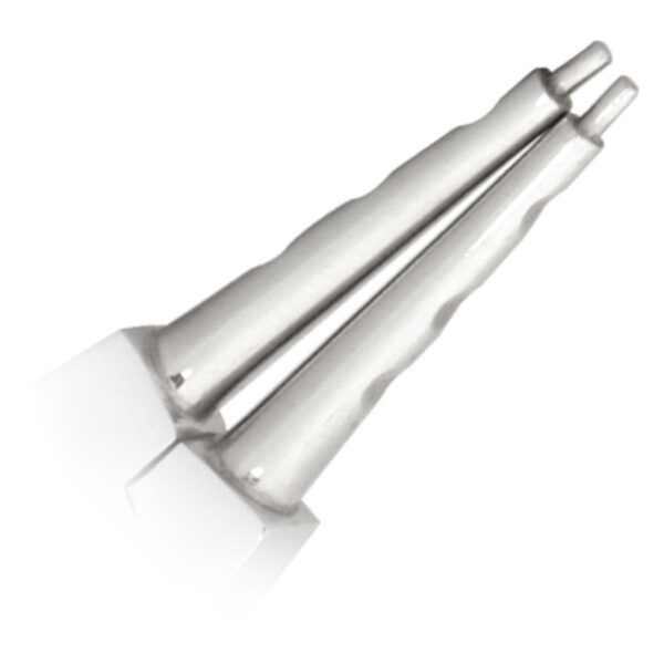 Abridor de anillos plateado de acero inoxidable sobre fondo blanco