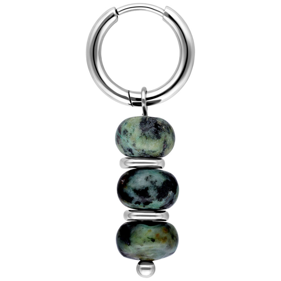 Aros de plata con tres piedras de turquesa africana verde sobre fondo blanco