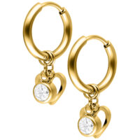 Mini aros dorados con corazón y cristal Dos aros dorados con colgante de corazón y cristal claro sobre fondo blanco