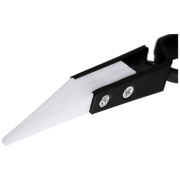 Pinza negra con puntas de cerámica blanca sobre fondo blanco