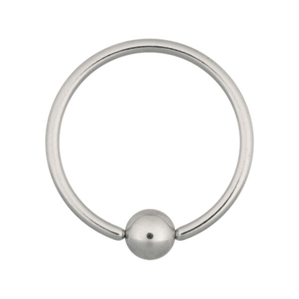 Aro Ball Closure de acero quirúrgico plateado sobre fondo blanco