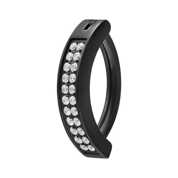 Clicker negro para ombligo con cristales claros sobre fondo blanco