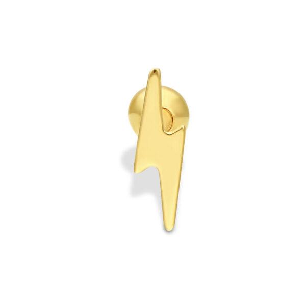 Barra de oro para oreja con diseño de rayo sobre fondo blanco
