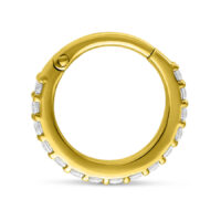 14K Gold aro con bisagra y cristales Aro con bisagra dorado con cristales claros sobre fondo blanco