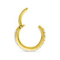 Aro de Piercing en Oro 14K con Cristales Aro dorado 14K con cristales claros sobre fondo blanco