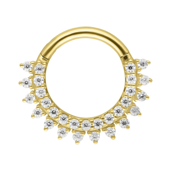 Aro de septum dorado con piedras de Moissanita sobre fondo blanco