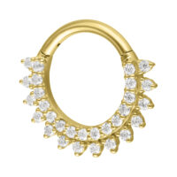 Aro de septum dorado con piedras de Moissanita sobre fondo blanco