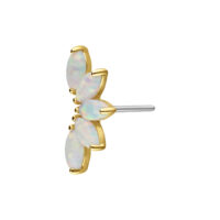 Accesorio de Oro 14K con Ópalo Sintético Accesorio Push Fit de oro con tres piedras de ópalo claras sobre fondo blanco