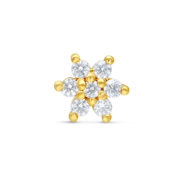 Accesorio de flor de oro 14K con cristales claros sobre fondo blanco