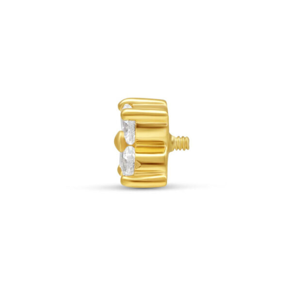 Accesorio de oro con cuatro cristales claros y rosca externa