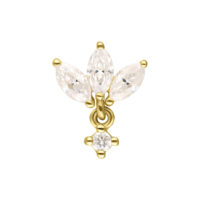 Colgante Lotus de Moissanita en Oro 14K Colgante Lotus dorado con tres brillantes piedras de Moissanita sobre fondo blanco