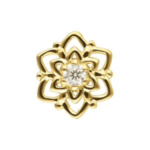 Aro de flor de oro con Moissanite sobre fondo blanco