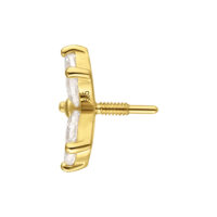 Aro de flor de oro con piedras de Moissanite brillantes sobre fondo blanco