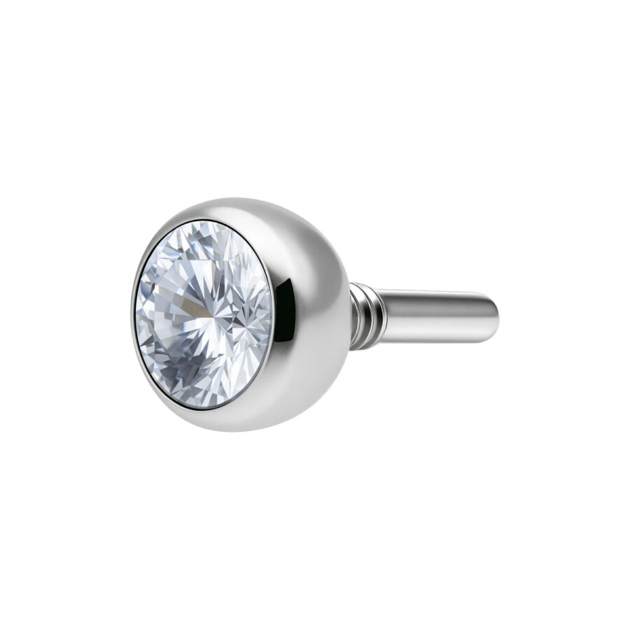 Accesorio labret plateado con bola de cristal clara sobre fondo blanco