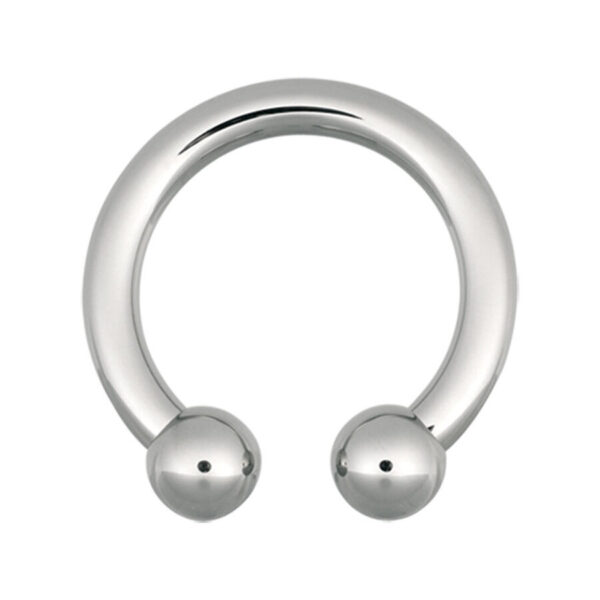 Barbell circular plateado con bolas sobre fondo blanco