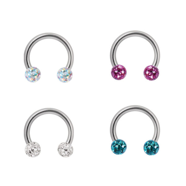 Cuatro Titanio Circular Barbells con cristales de colores sobre fondo blanco