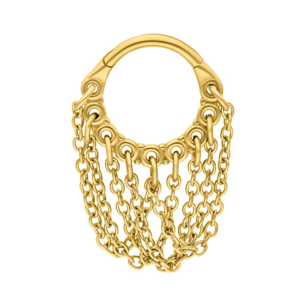 Anillo de piercing dorado con cadenas torcidas sobre fondo blanco