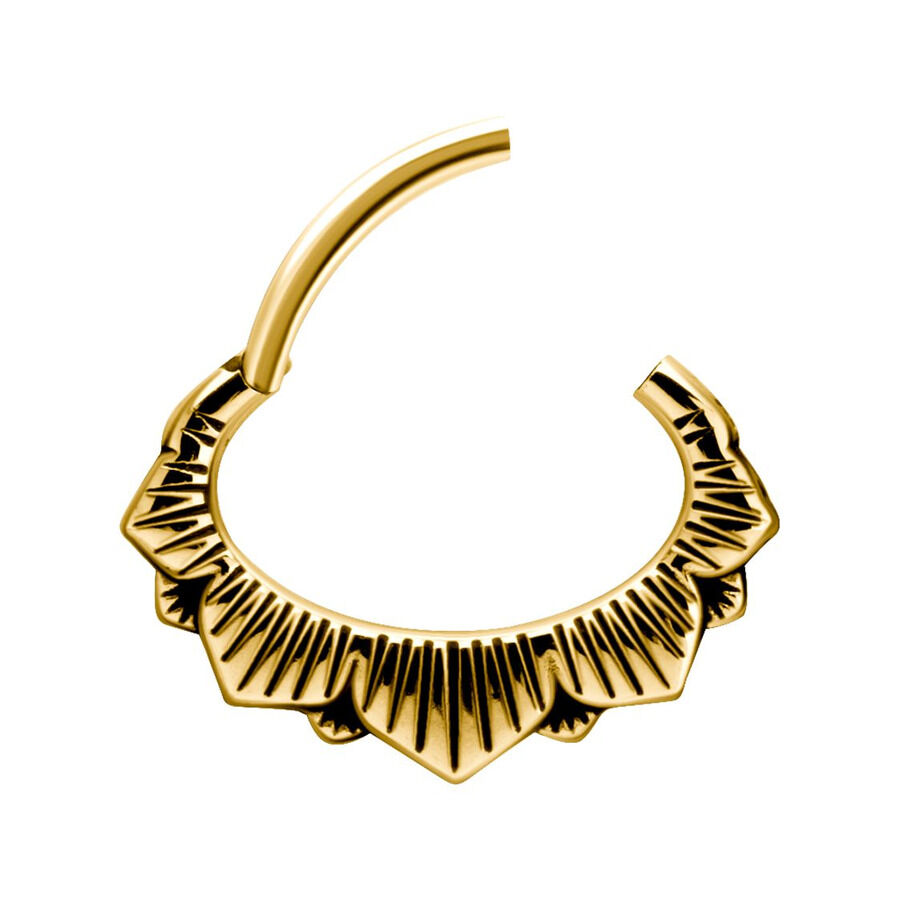 Clicker de septum dorado con diseño floral sobre fondo blanco