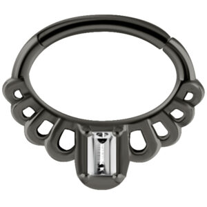 Schwarzer Hinged Princess Clicker aus Chirurgenstahl mit kristallklarem Stein auf weißem Hintergrund