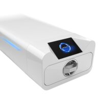 Autoclave Enbio S blanco con pantalla Autoclave Enbio S blanco sobre fondo blanco con pantalla azul