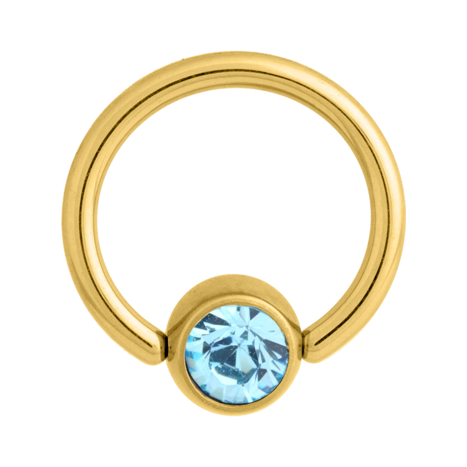 Clip dorado con cristal azul claro sobre fondo blanco