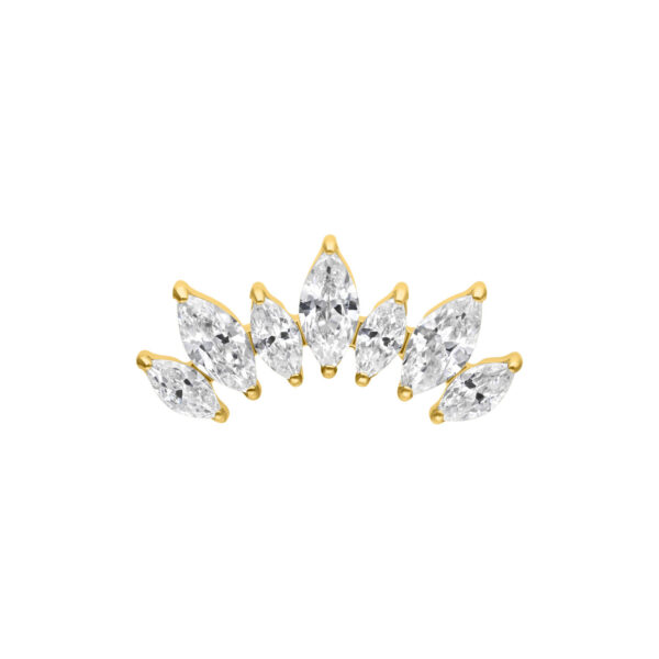 Ajuste de piercing dorado de titanio con seis cristales claros sobre fondo blanco