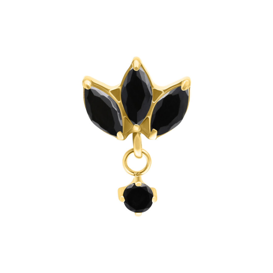 Adorno de piercing dorado con cristales negros sobre fondo blanco