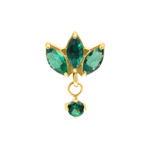 Accesorio de piercing dorado con cristales esmeralda sobre fondo blanco