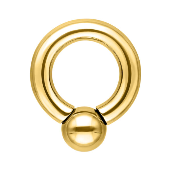 Anillo de rosca dorado de titanio, grosor 4mm, diámetro interno 12mm, tamaño de bola 8mm sobre fondo blanco