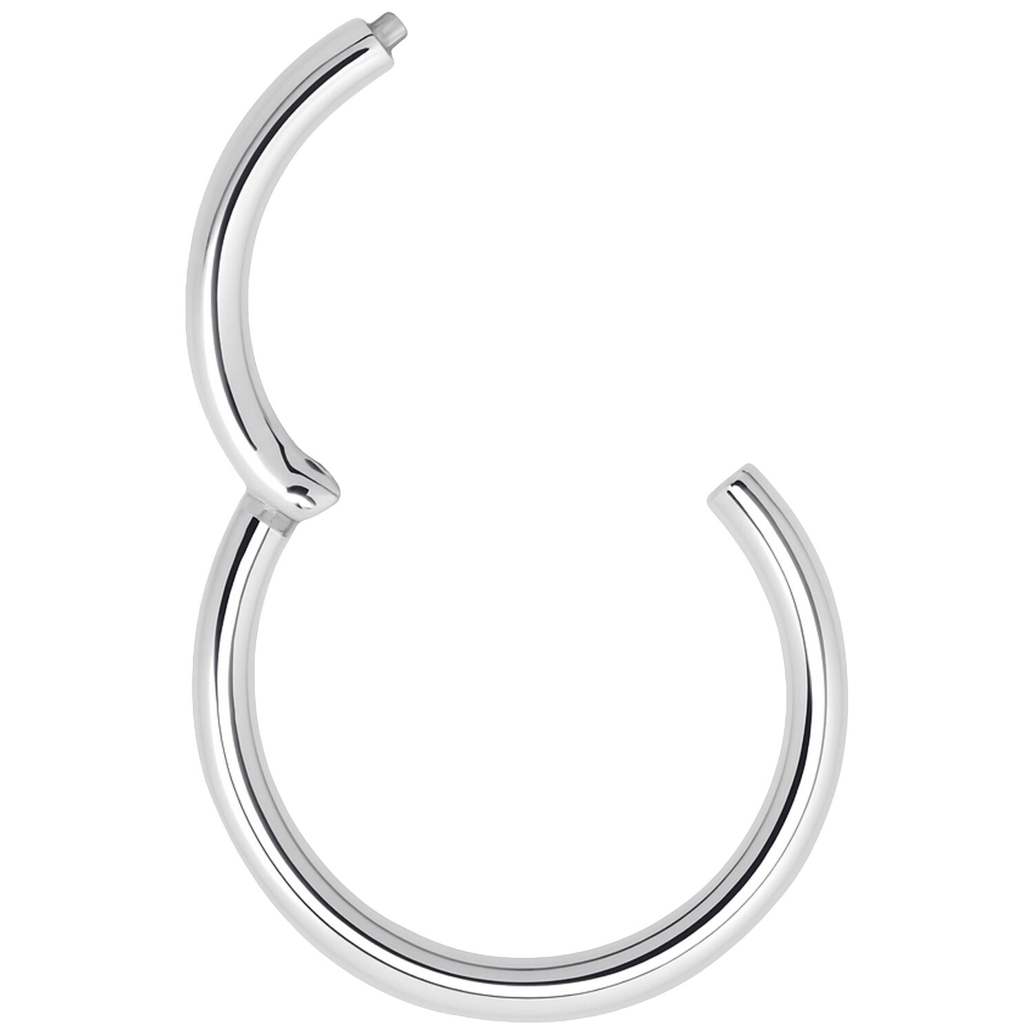 Anillo segmentado articulado plateado de acero quirúrgico sobre fondo blanco