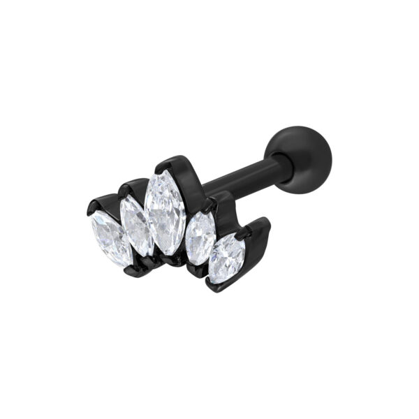 Barra para oreja de metal negro con cristales transparentes sobre fondo blanco