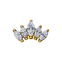 Barra para oreja dorada con diseño de flor de loto de cristal claro sobre fondo blanco