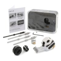 Máquina de tatuaje Flite Nano Elite Powda Troopa blanca con accesorios sobre fondo blanco