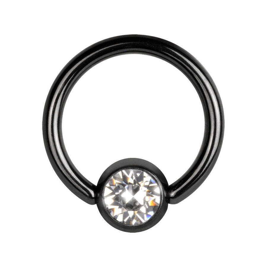 Clip en anillo negro con piedra cristalina sobre fondo blanco
