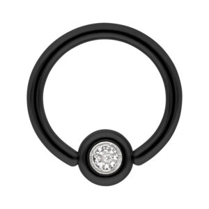 Anillo de titanio negro con cristal claro sobre fondo blanco