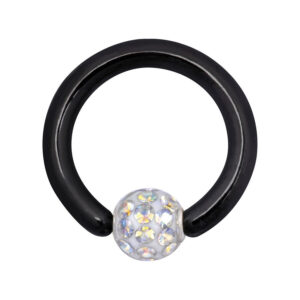 Anillo de bola negro de titanio con cristal multicolor Aurora Boreale sobre fondo blanco