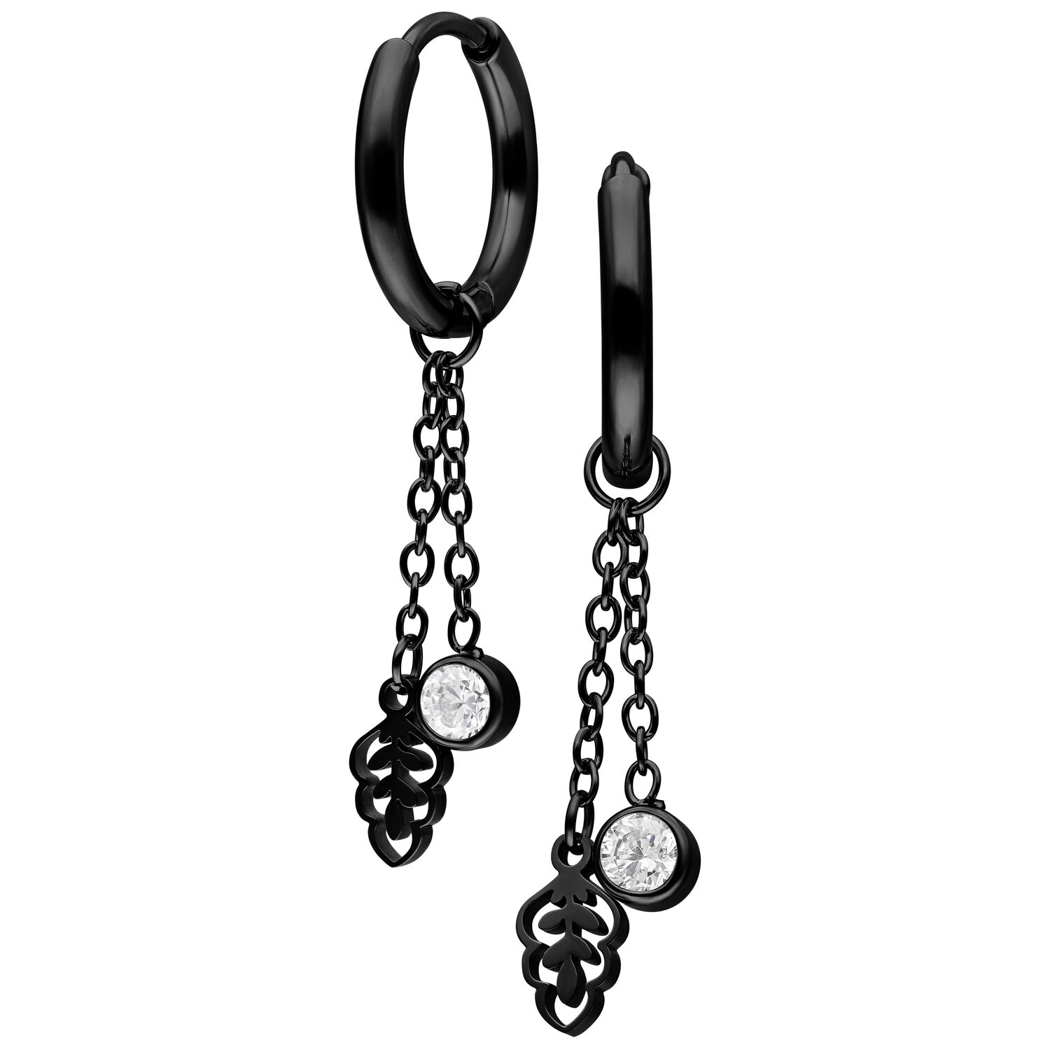 Pendientes negros con colgante de cristal Pendientes de metal negro con cadenas y colgantes de cristal sobre fondo blanco