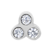 Accesorio de piercing plateado con tres cristales claros sobre fondo blanco