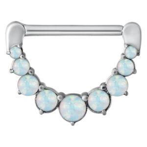 Silberfarbener Nipple Clicker mit sieben synthetischen Opalsteinen auf weißem Hintergrund