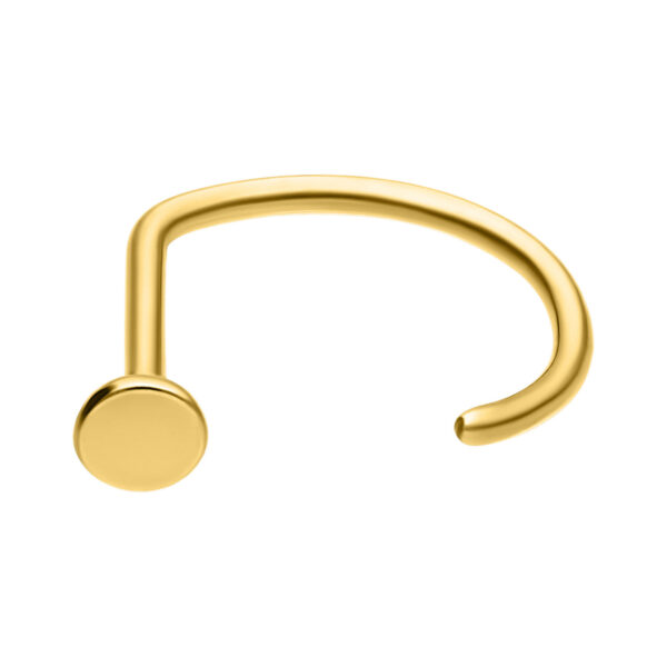 Piercing nasal de titanio dorado en forma de L sobre fondo blanco